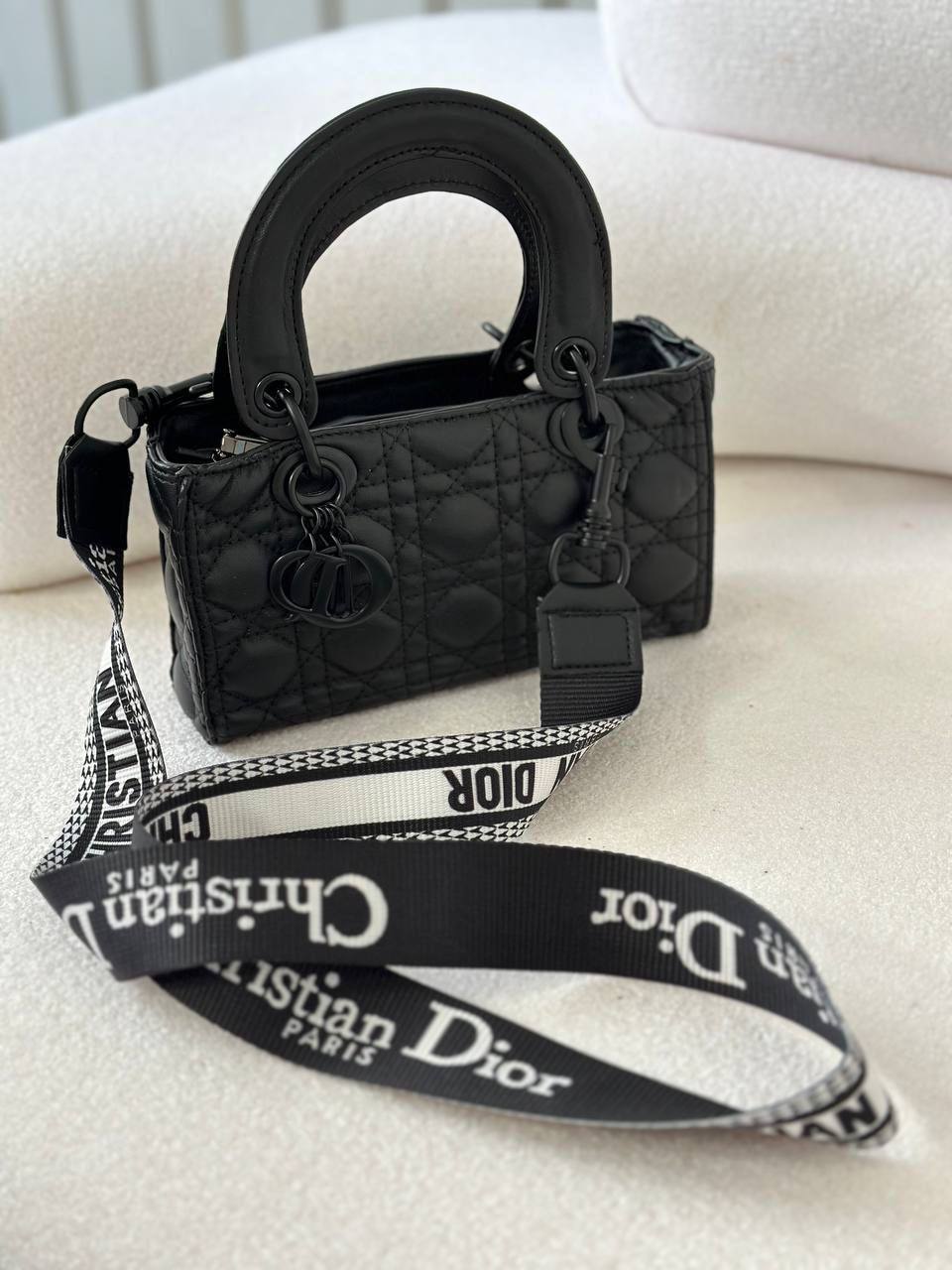 غکس هایکوپی مانوئل مشکی