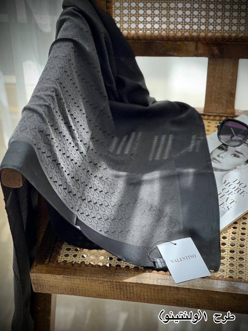غکس روسری مشکی مارک طرح 1