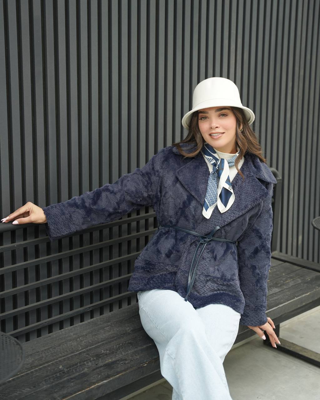 غکس لوییچی سرمه ای