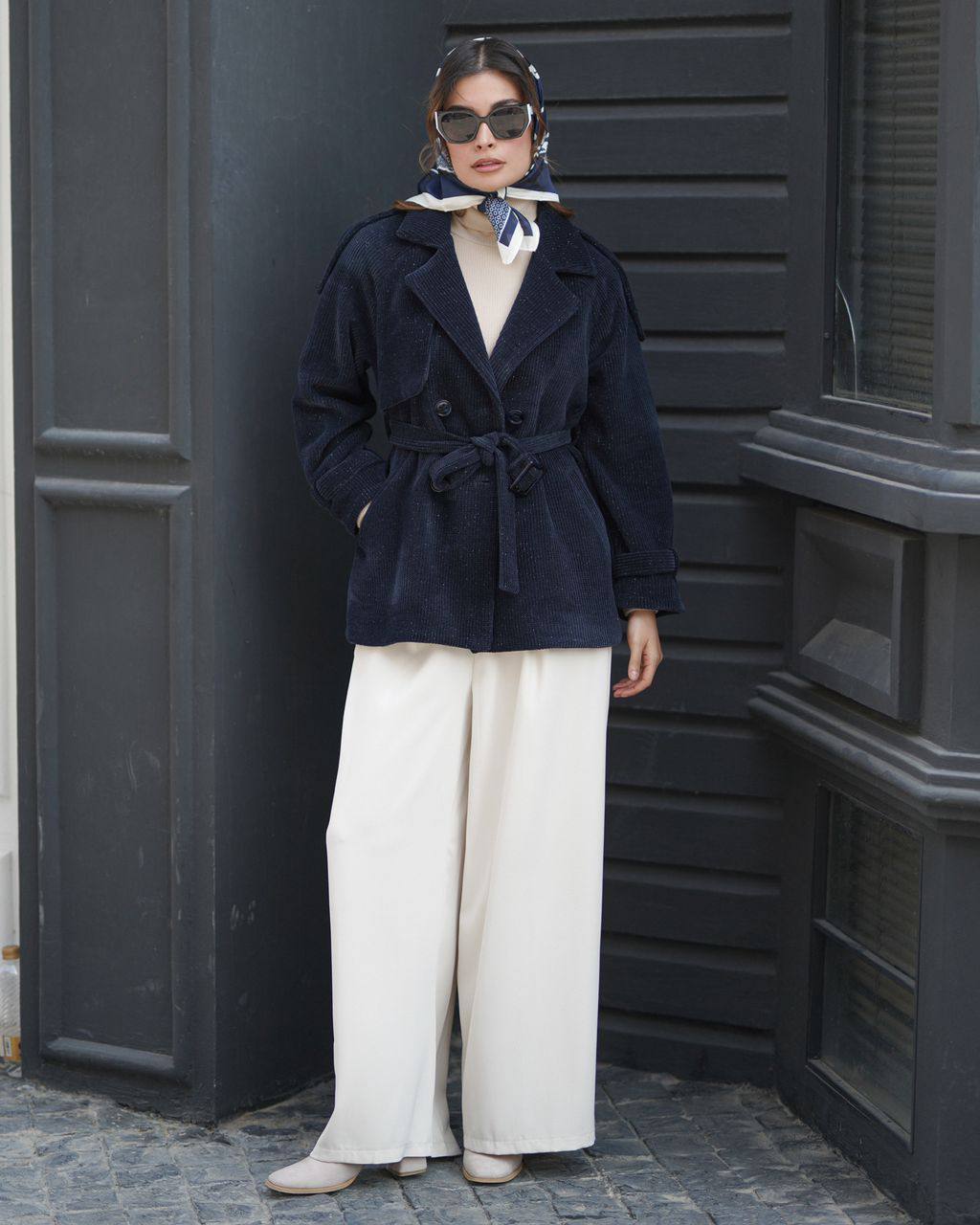 غکس دلاریس سرمه ای