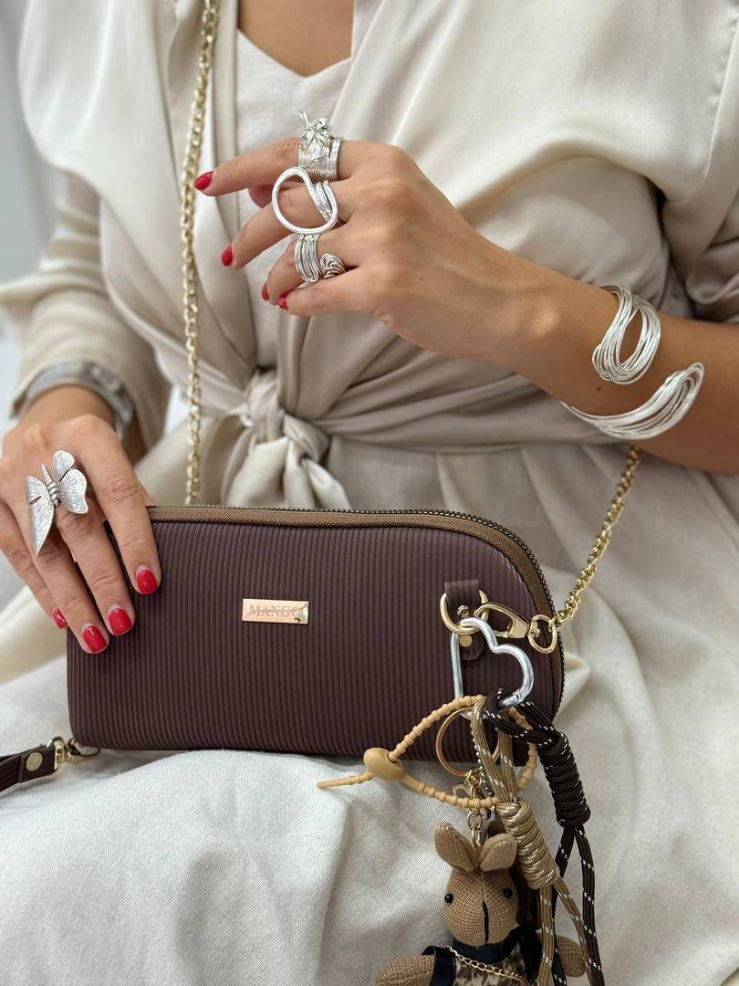 غکس آیکو قهوه ای