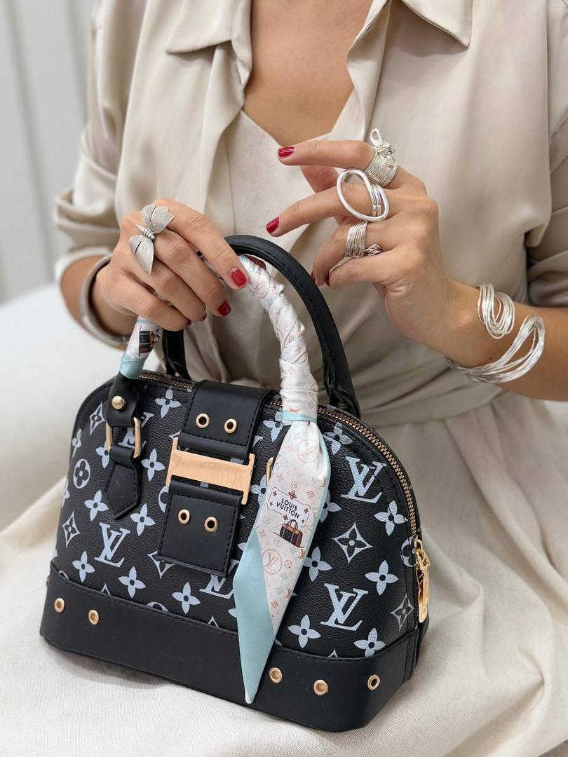 غکس نیکناز ال وی مشکی