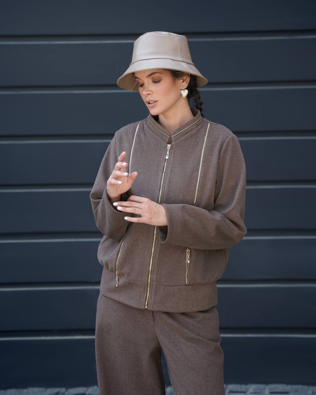 غکس لوسیندا قهوه ای