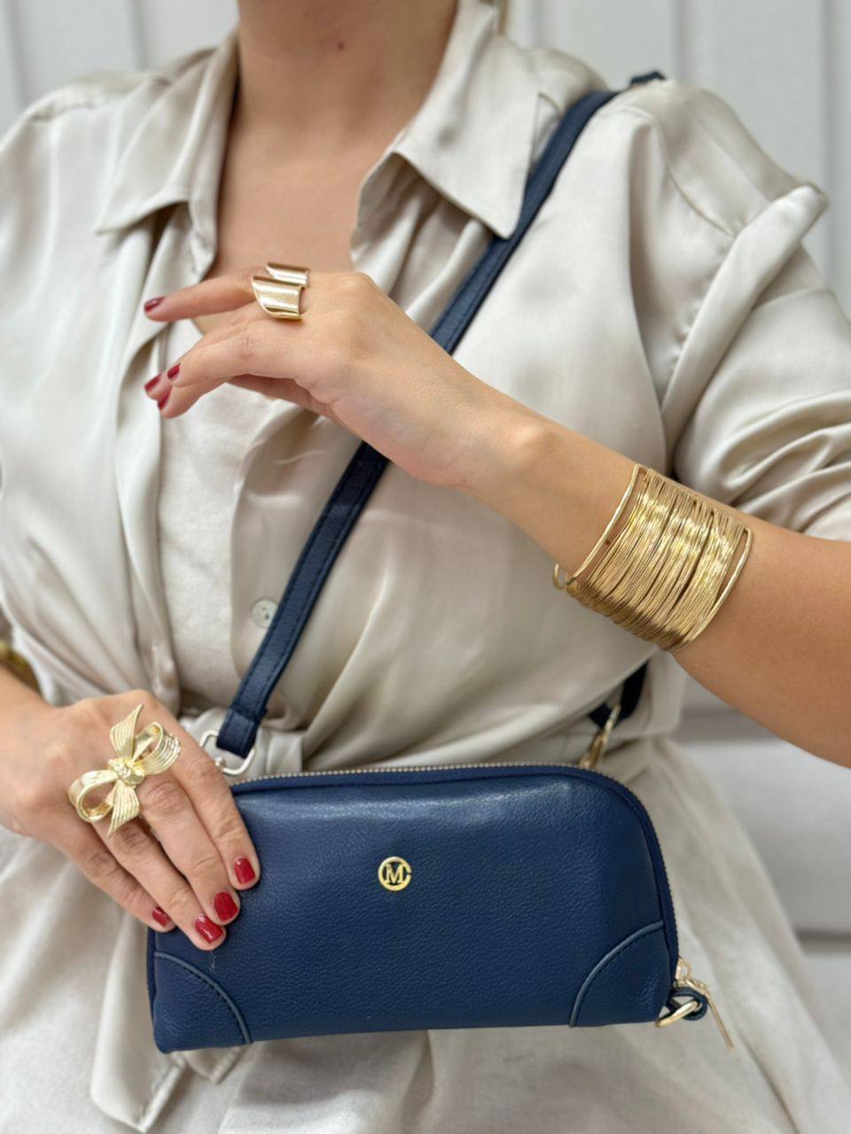 غکس دستی دوشی بوروست سرمه ای