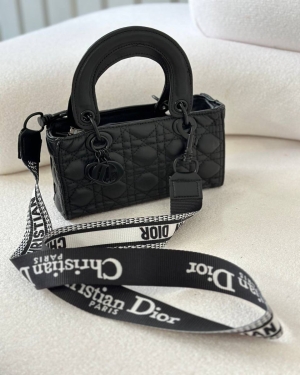 غکس هایکوپی مانوئل مشکی