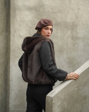 غکس لاراما قهوه ای