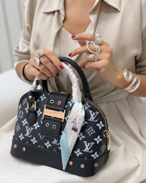 غکس نیکناز ال وی مشکی