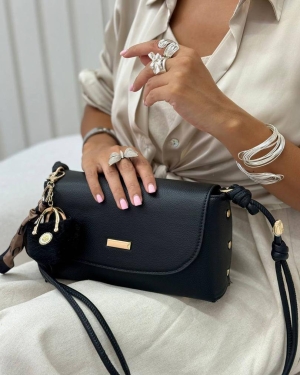 غکس تیارا مشکی
