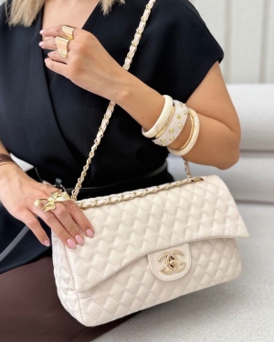 غکس شنل چرمی گلدوزی کلاسیک شیری